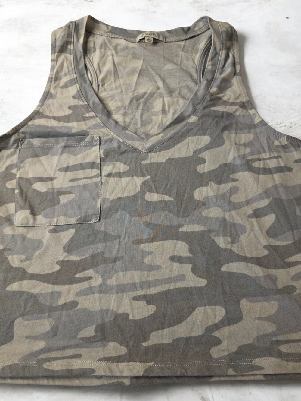 **Z Supply Grey Camo V-Neck Pocket Tank Size Large**